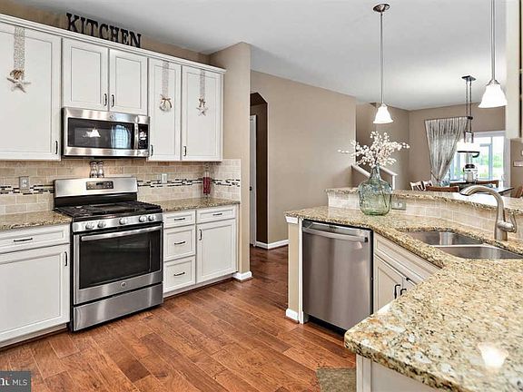 3rd image of 29486 Glenwood Dr