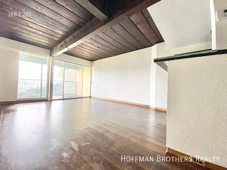 2342 Silver Ridge Ave #1 — Photo 4