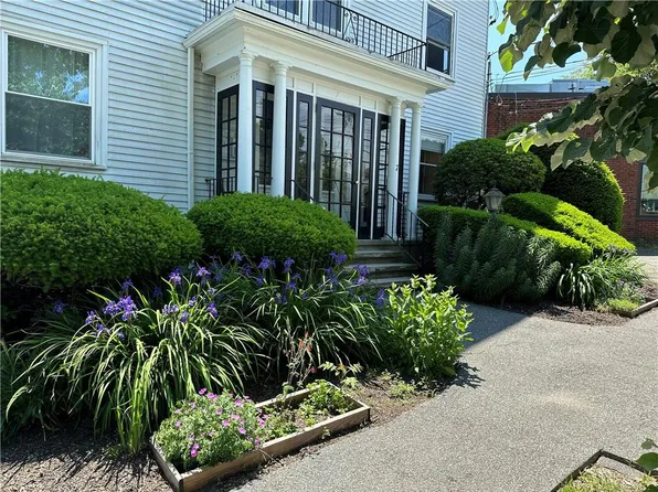 7 North Ave APT 2, Providence, RI 02906