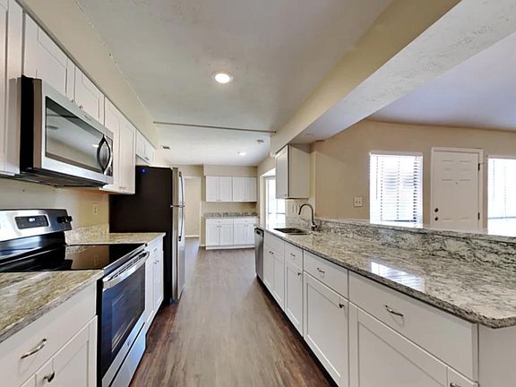 2nd image of 2625 Hampshire Dr #1