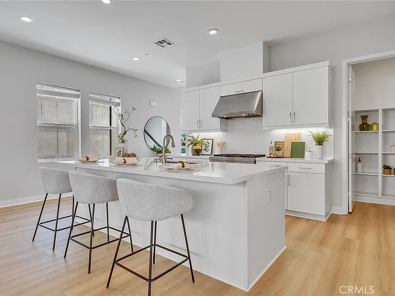 141 Edna Pkwy — Photo 20