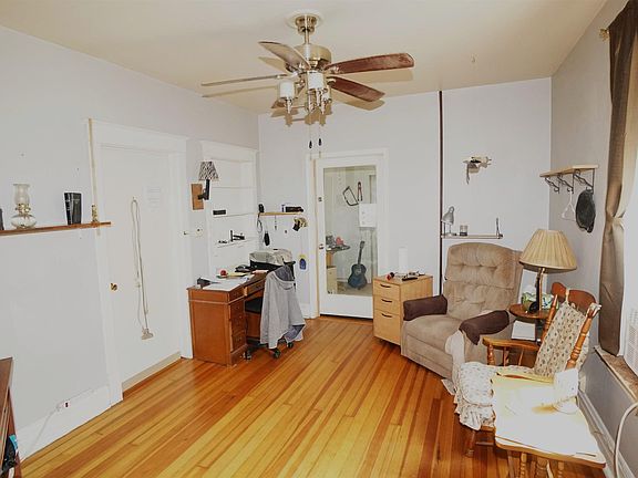 2nd image of 2930 Castelar St