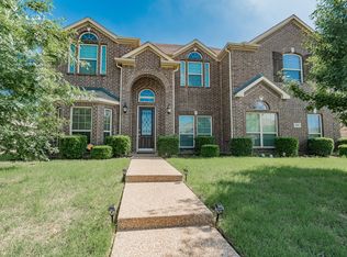 824 Regal Bluff Ln, Desoto, TX 75115
