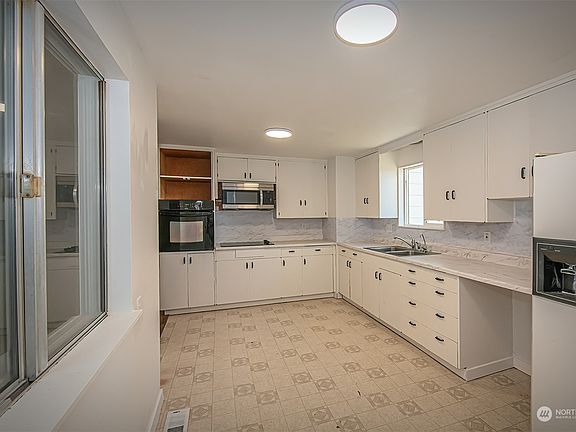 5th image of 243 Assumption Drive