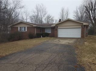 107 E Pine Dr, Effingham, IL 62401