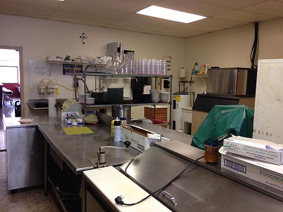 20-20 kitchen fully equipped.