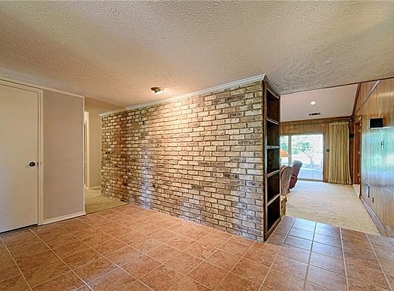 3rd image of 2700 Wagonwheel Dr
