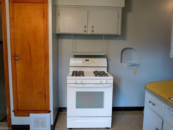 5th image of 248 E 285th St