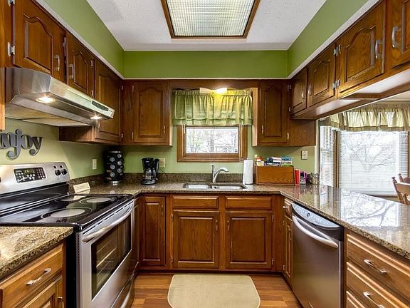 5th image of 2416 Parkview Dr