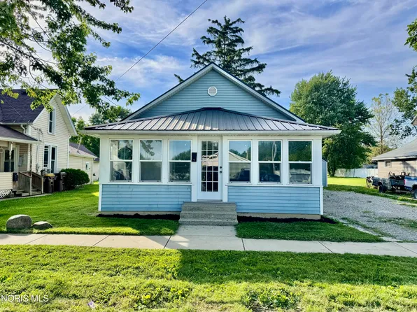 118 W Hicks St, Hicksville, OH 43526