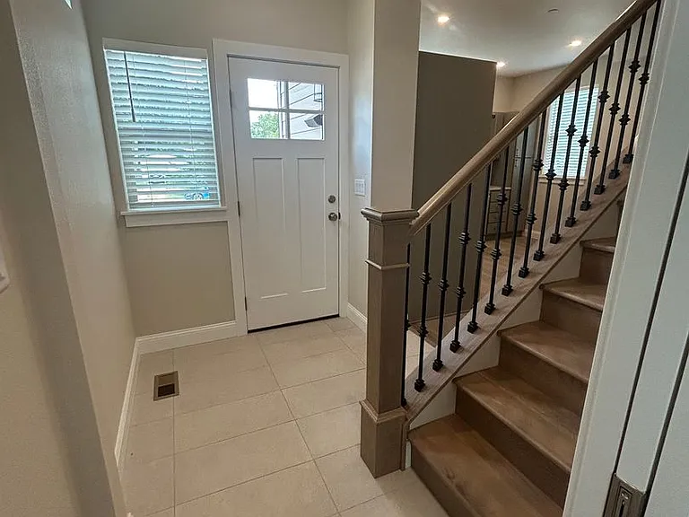 536 E Mulberry St — Photo 67