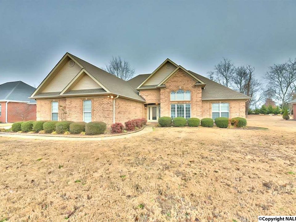1st image of 210 Briarwood Dr