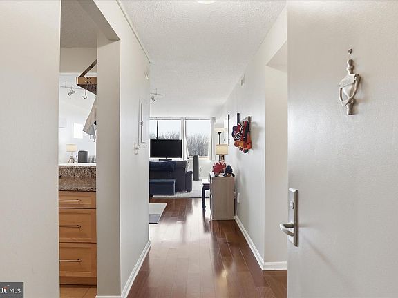 3rd image of 10101 Grosvenor Pl APT 1104
