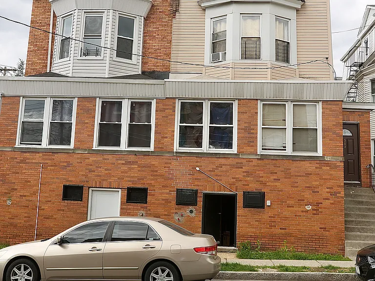 544 E 3rd St #4 — Photo 2