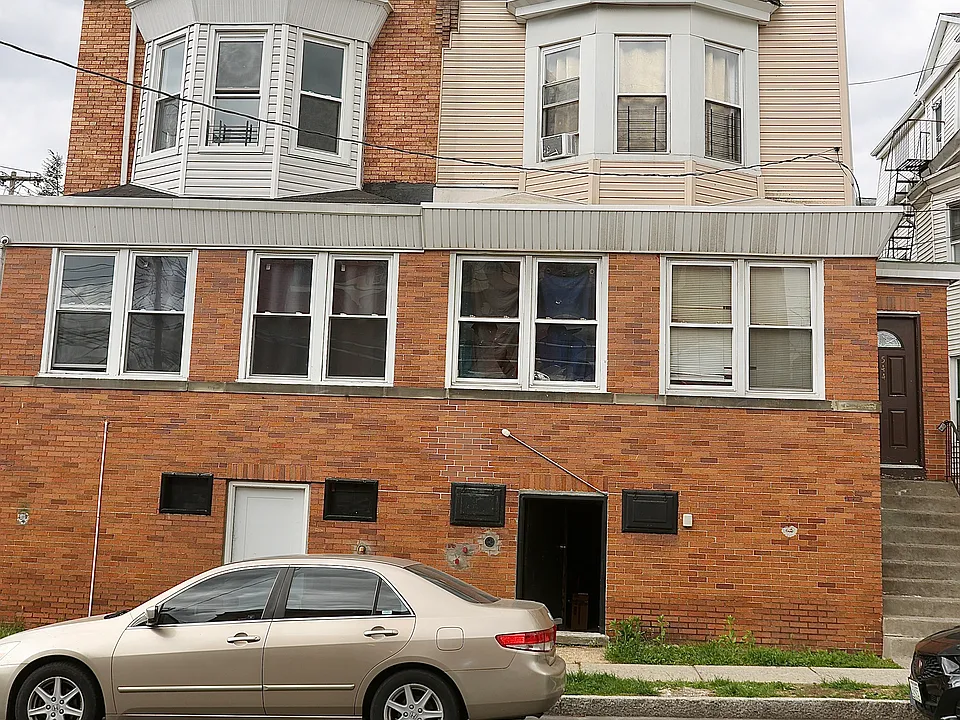 544 E 3rd St #4