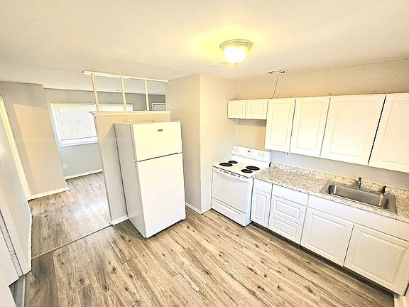 5th image of 10325 Duke Dr