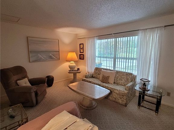 2nd image of 958 Peachtree Dr