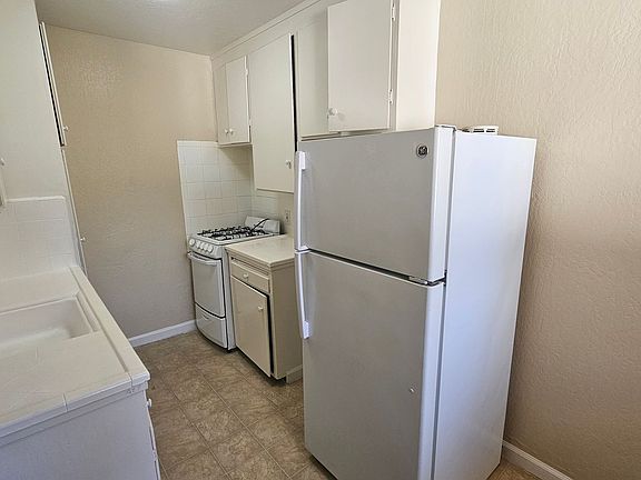 5th image of 121 N 8th St APT 9