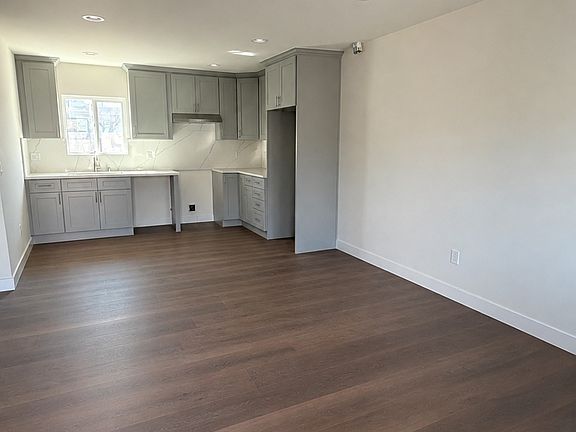 2nd image of 923 W Elm St APT B
