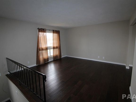 5th image of 2429 W Carriage Ln
