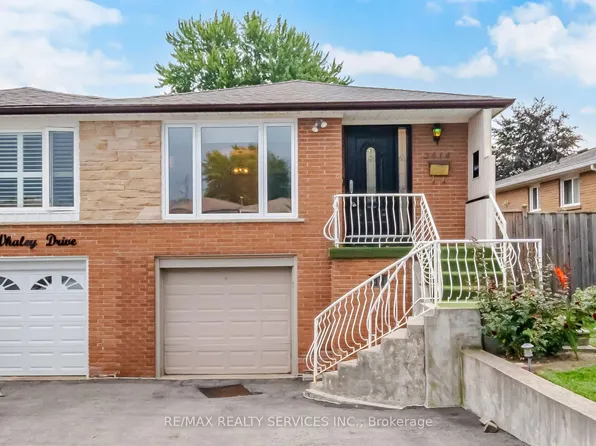2414 Whaley Dr, Mississauga, ON L5B 2B5