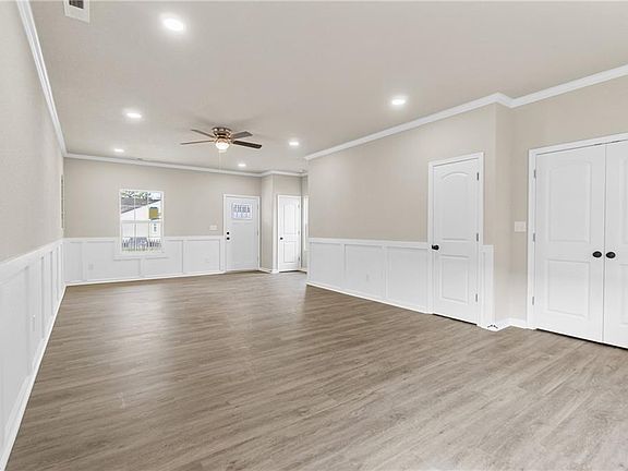 3rd image of 2503 Azalea Ave
