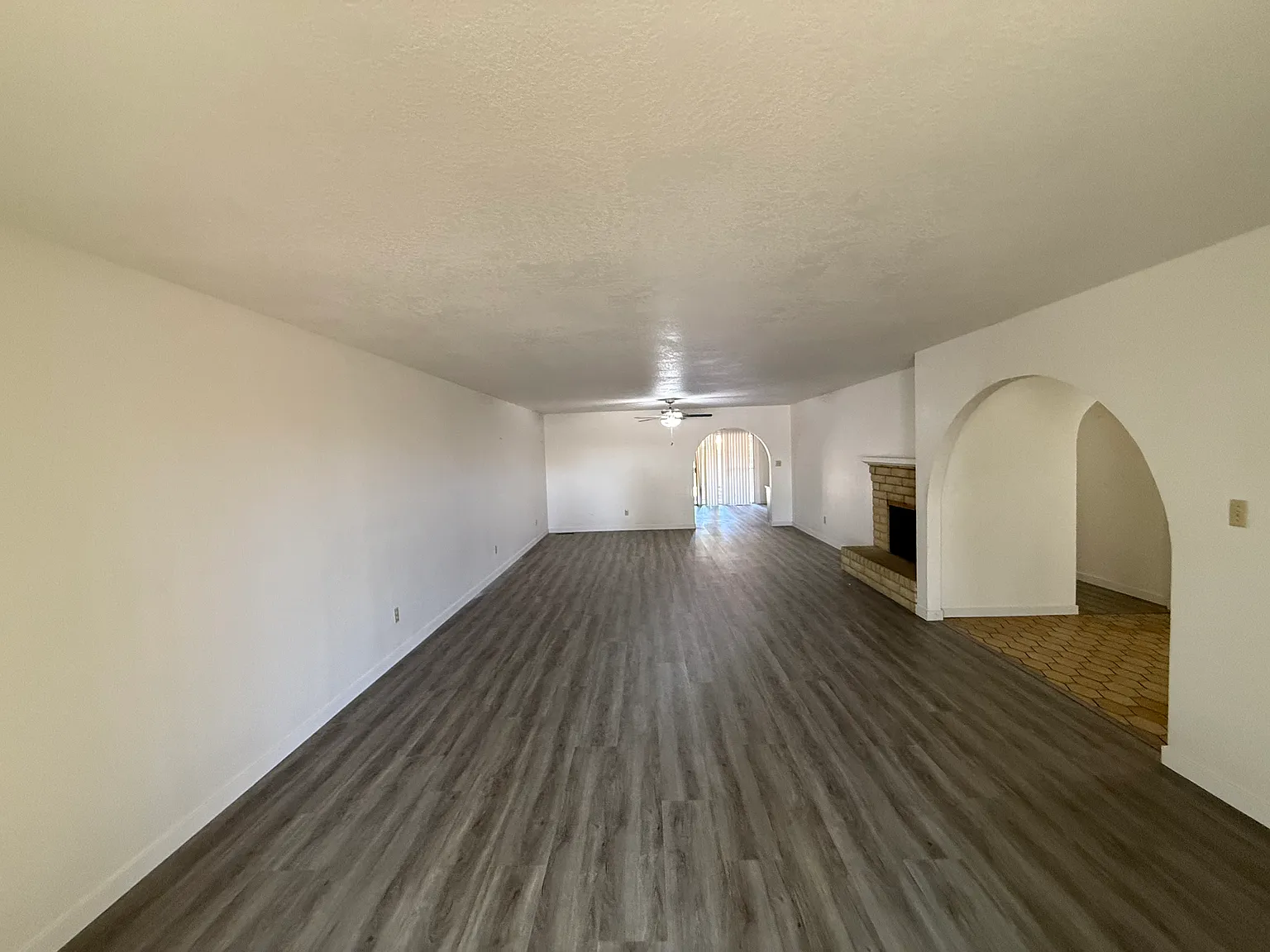 3 bed, 2100 sqft, $2,400 — Photo 2