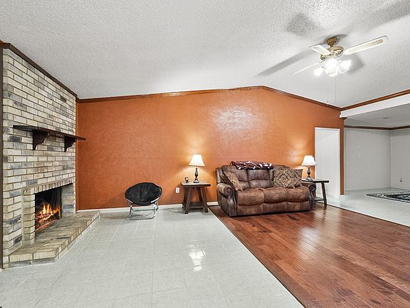 4th image of 3224 Rockne Ln