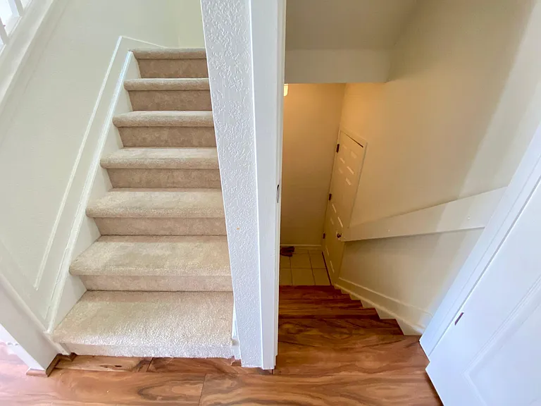 111 Rowena Pl — Photo 9