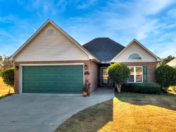 17 N Lake Cir, Manning, SC 29102