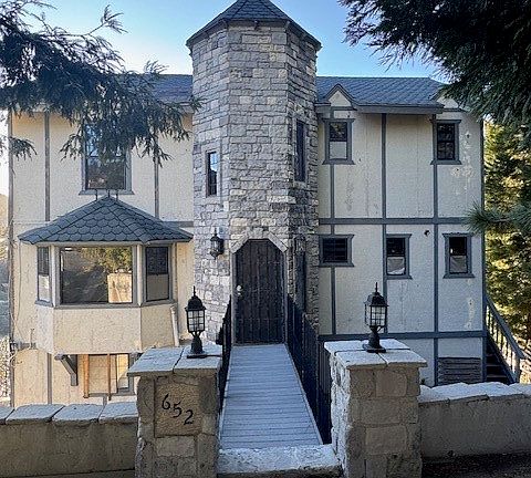 2nd image of 652 Arbula Dr