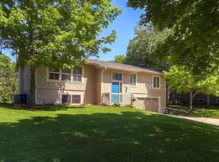 17900 Powderhorn Dr, Minnetonka, MN 55345