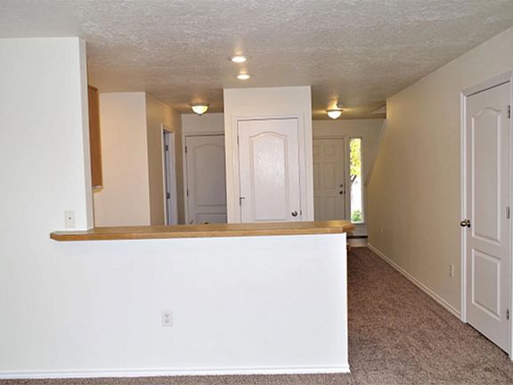 4th image of 106 S Ivy St #106