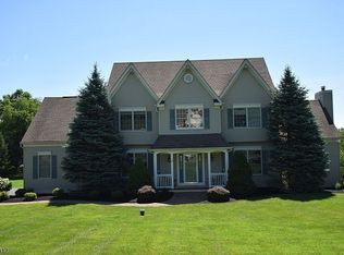 26 Scarlet Oak Rd, Flemington, NJ 08822