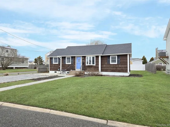 19 Kent Place, Amityville, NY 11701