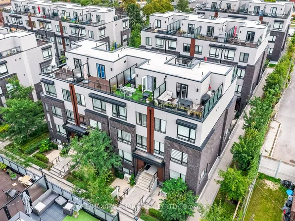 1120 Briar Hill Ave #306, Toronto, ON M6B 0A9