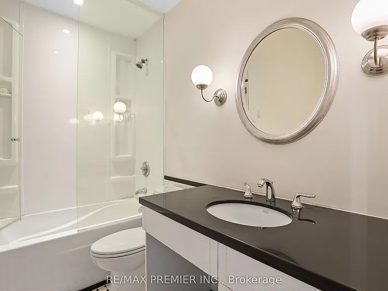 394A King St E #UPPER — Photo 16