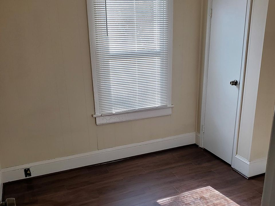 2nd image of 909 29th St