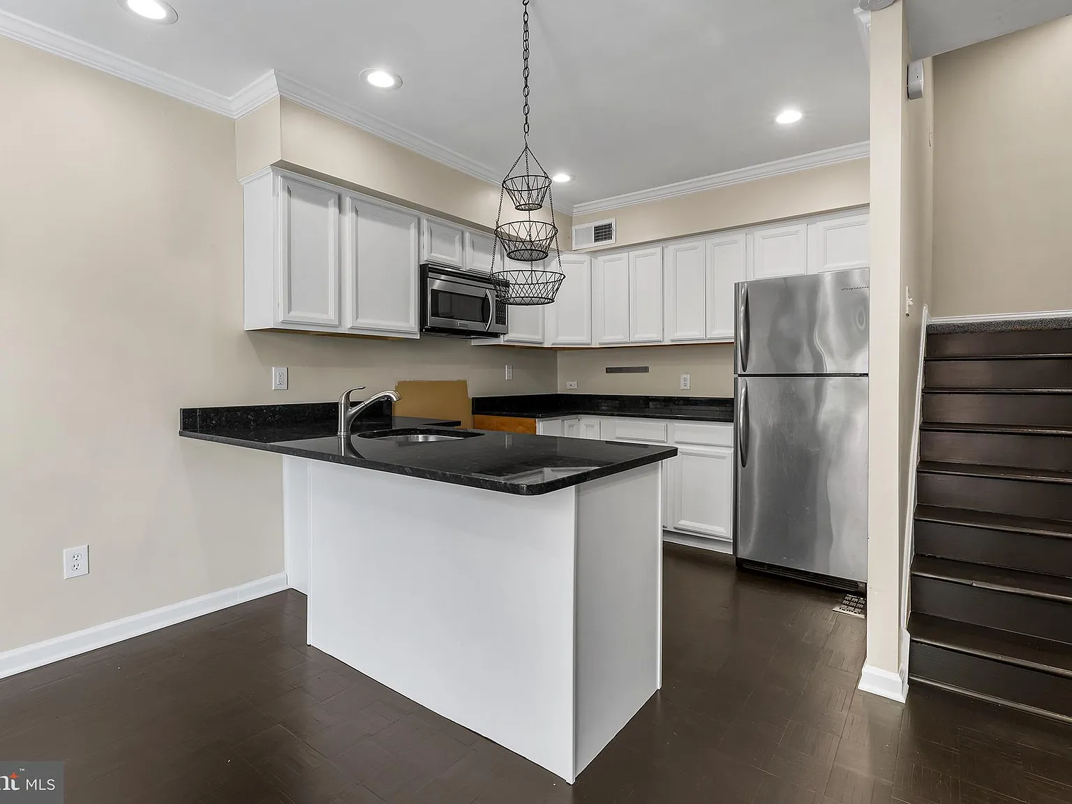 3 bed, 2.5 bath, 1632 sqft, $4,400 — Photo 2