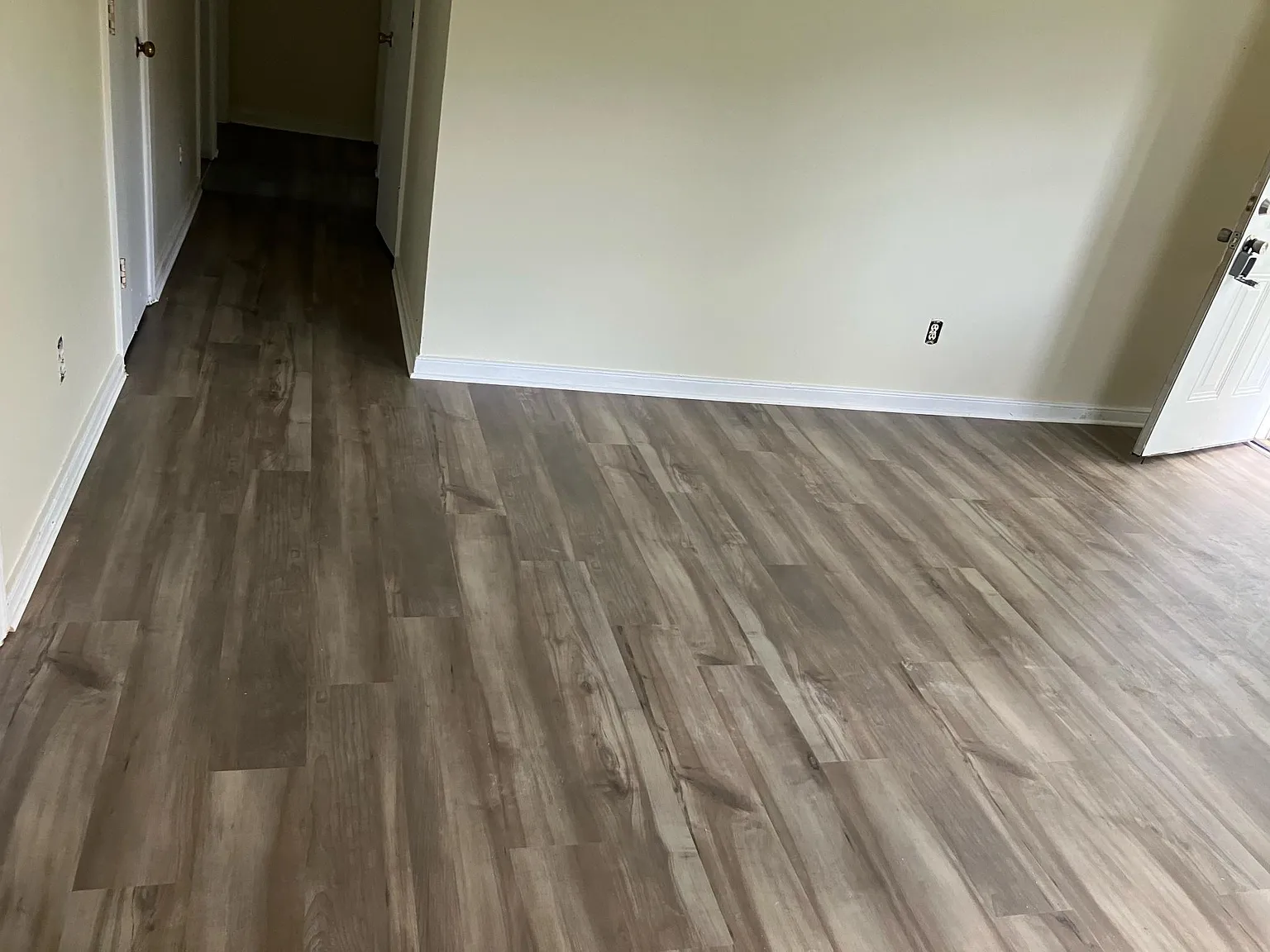 3 bed, 1023 sqft, $1,990 — Photo 1
