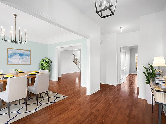 3rd image of 612 Collins Crest Ct