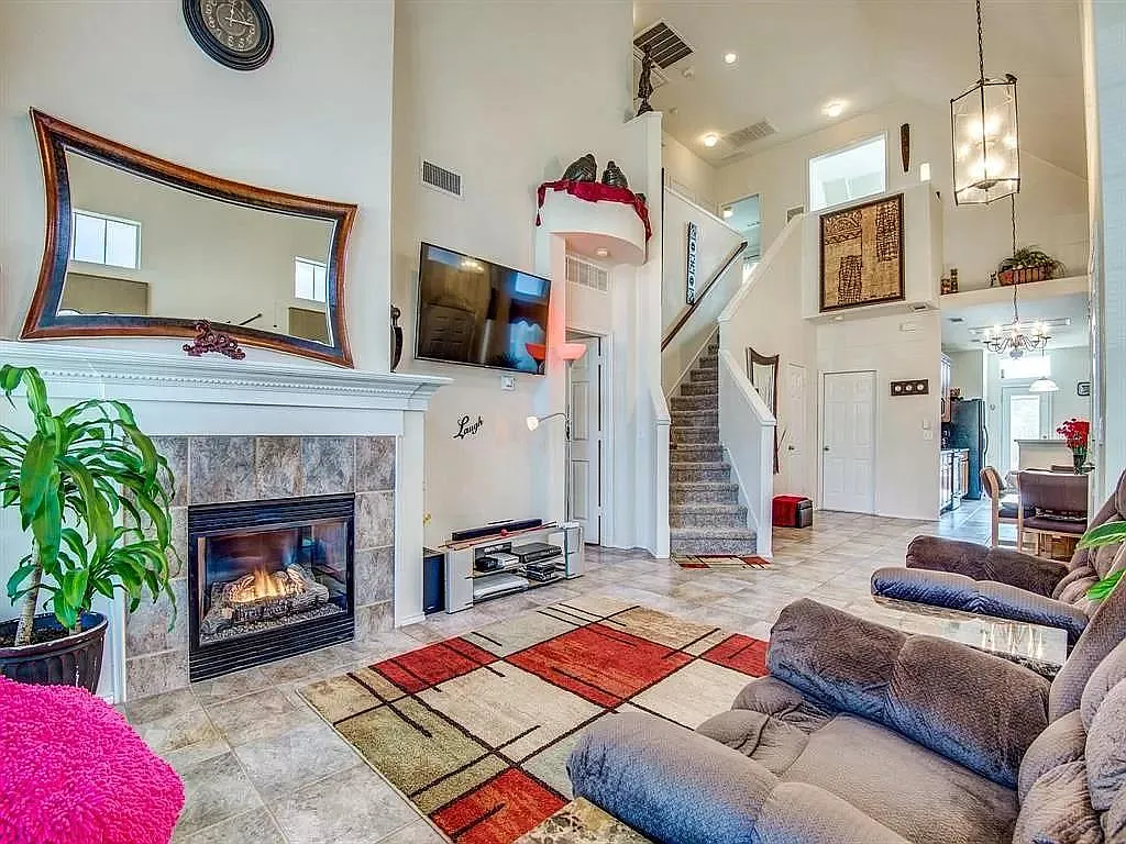 11447 Chaucer Dr — Photo 3