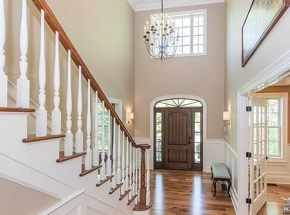 2nd image of 574 Poplar Ct