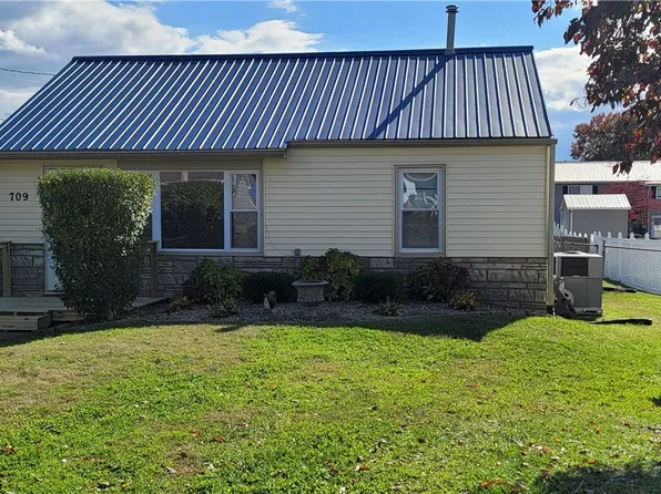 709 4th St, Belpre, OH 45714