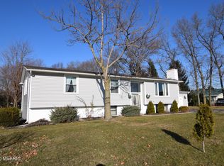 4 Wood Dr, Coldwater, MI 49036