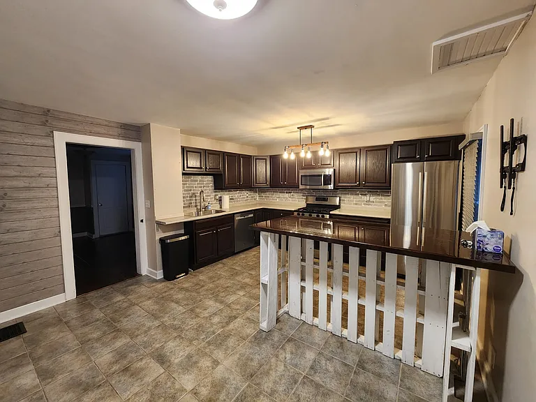 2310 Fulton Ave — Photo 12