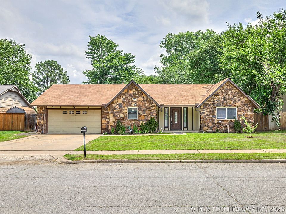 1st image of 205 Fox Run Cir