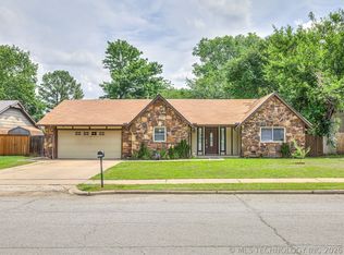 205 Fox Run Cir, Jenks, OK 74037