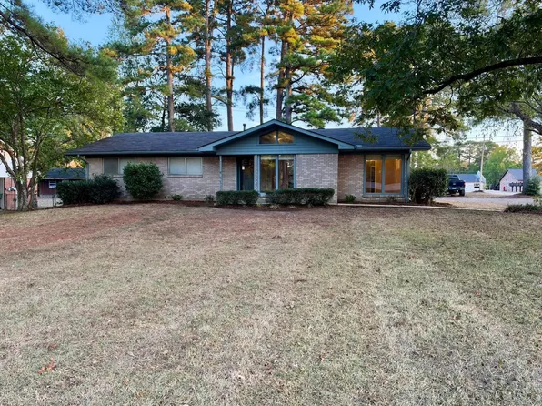 1403 E University St, Magnolia, AR 71753
