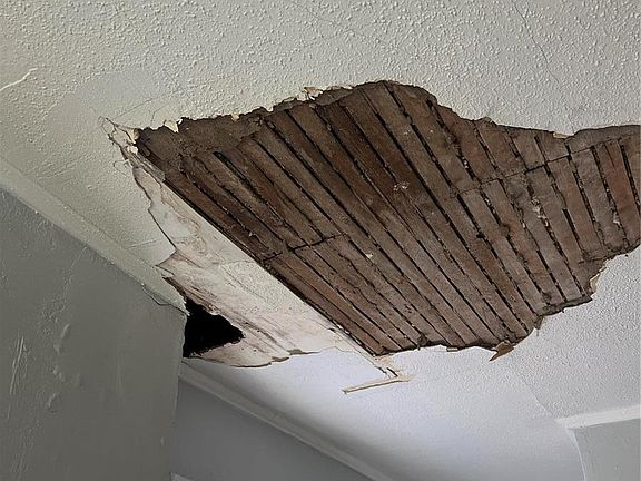 3rd image of 7048 Idlewild Ave